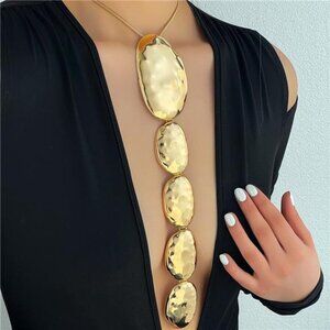 Oversized Hammered Gold Jewelry Set – Statement Earrings & Pendant Necklace